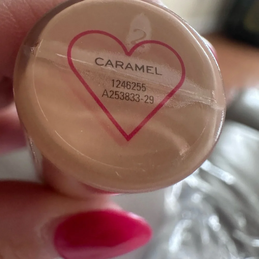 I Heart‎ Revolution Heart Breakers Concealer in CARAMEL NEW